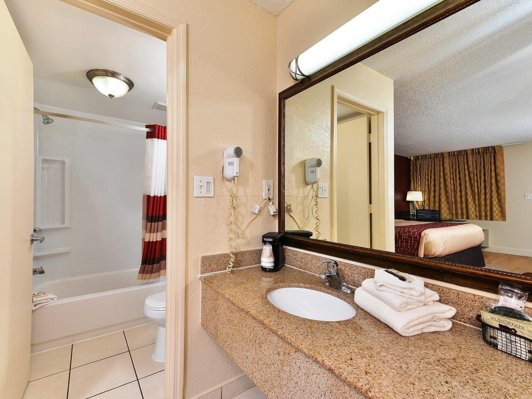 Red Roof Inn Orlando South - Florida Mall Bagian luar foto